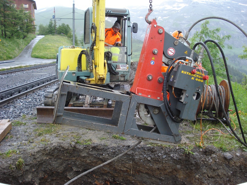 Zuggrube, cable burster is lifted into the working pit © TERRA AG, Reiden, Switzerland